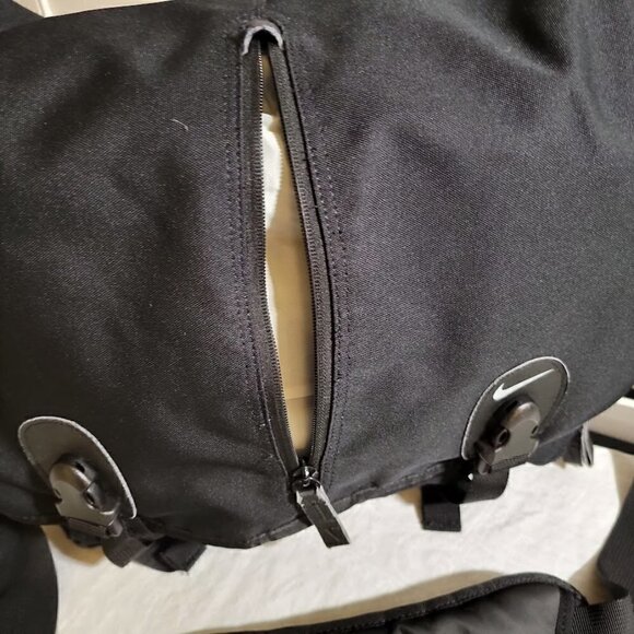 Nike Vintage 00s Black & White Cordura Fabric Water Resistant Messenger Bag - Picture 3 of 8